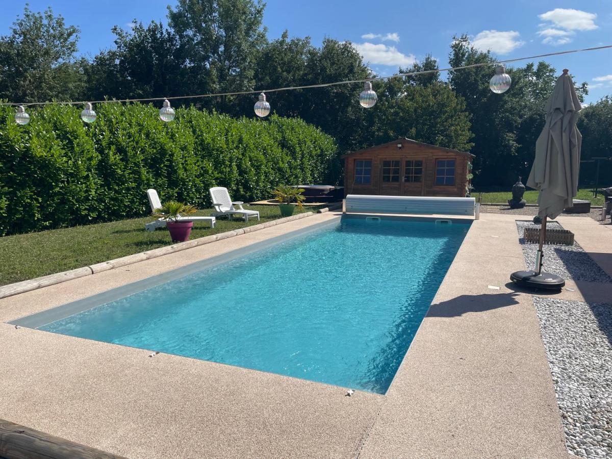 Le Double C Bed & Breakfast Saint-Victor-de-Morestel Exterior photo