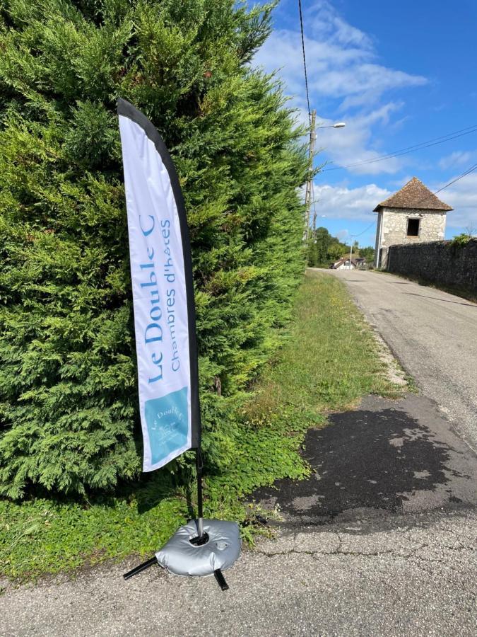 Le Double C Bed & Breakfast Saint-Victor-de-Morestel Exterior photo
